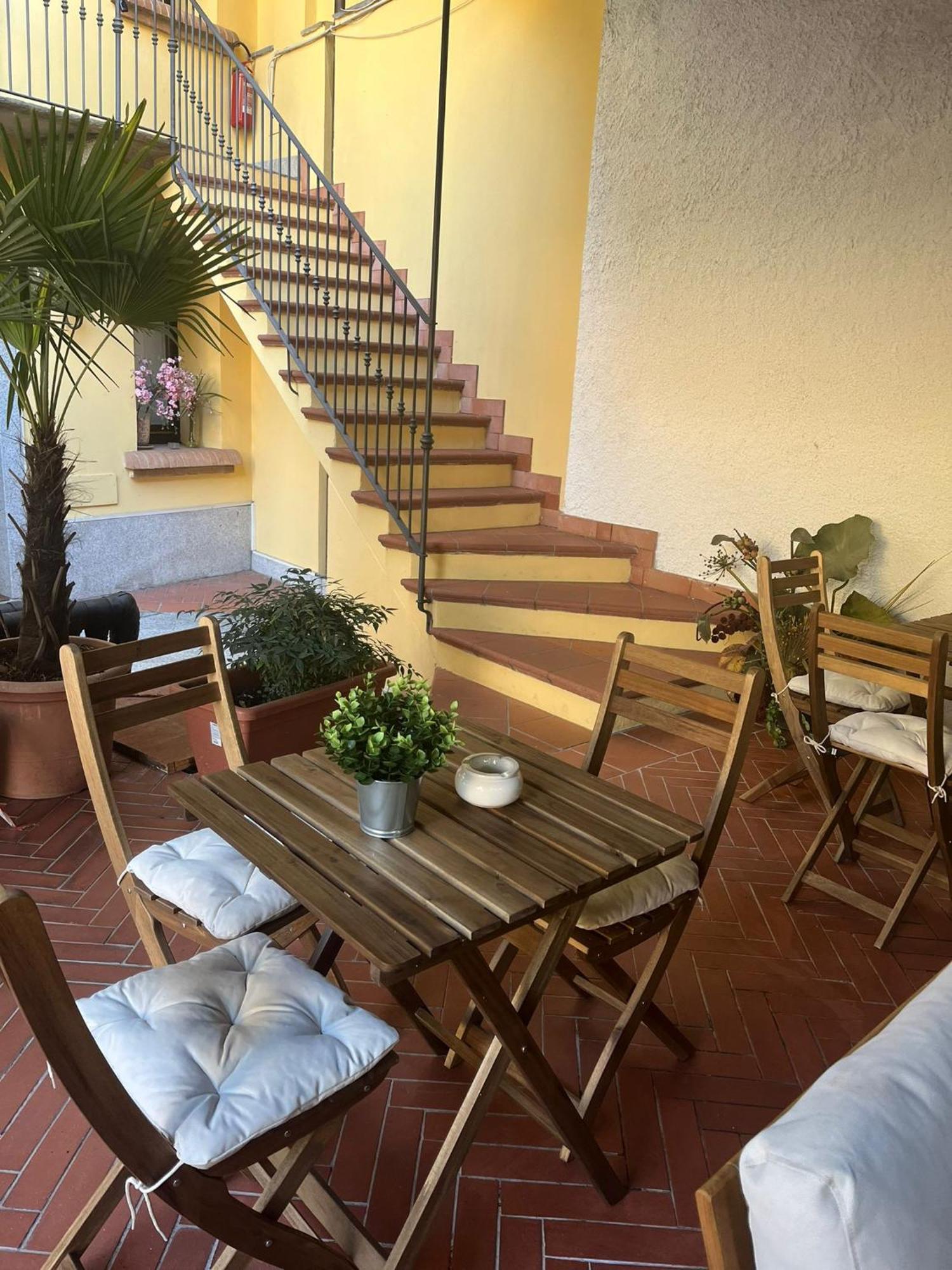Monolocale Beatrice Abbadesse Guest House Milán Exterior foto